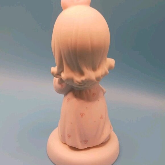 "SHARING THE LIGHT OF LOVE" 272531 Precious Moments Porcelain Girl 1997 - Picture 6 of 8